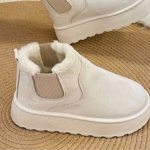 SEE LAST PHOTO FOR FLAW UGG LOOK ALIKE